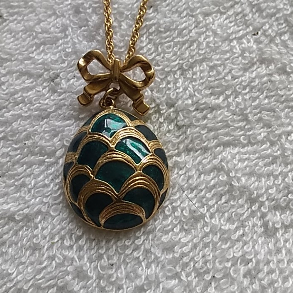 Egg Pendant. This is a half egg, not a full egg. Item #1894